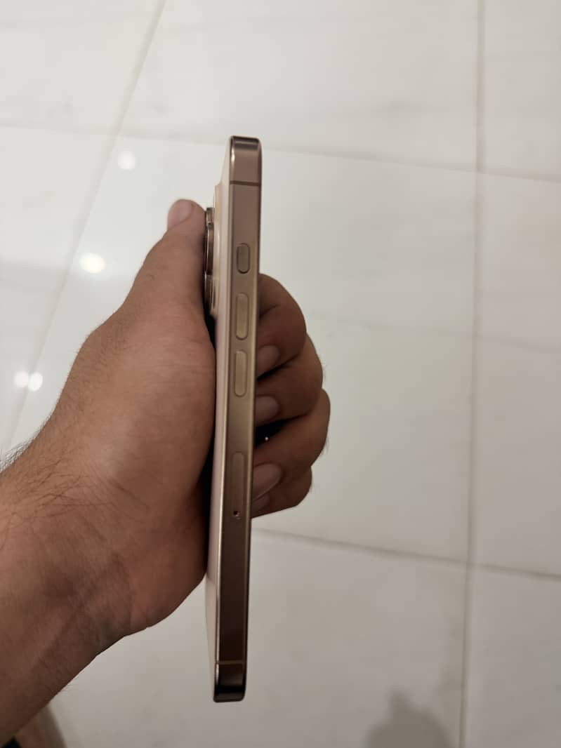 Apple iPhone 16 Pro 4