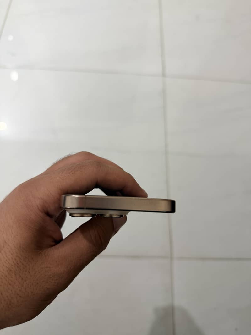 Apple iPhone 16 Pro 5