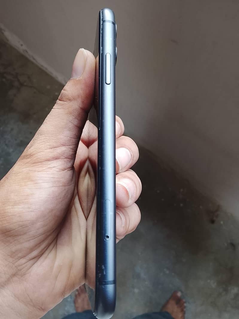 Apple iPhone 11 3