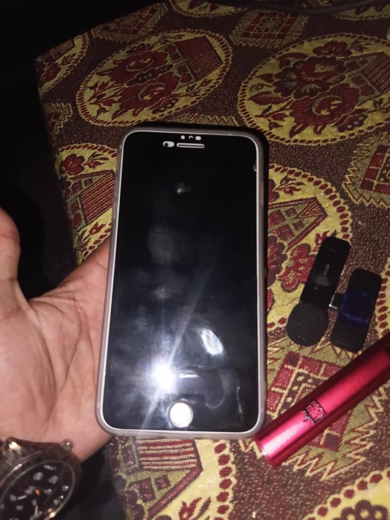 Apple iPhone 7 Plus 0
