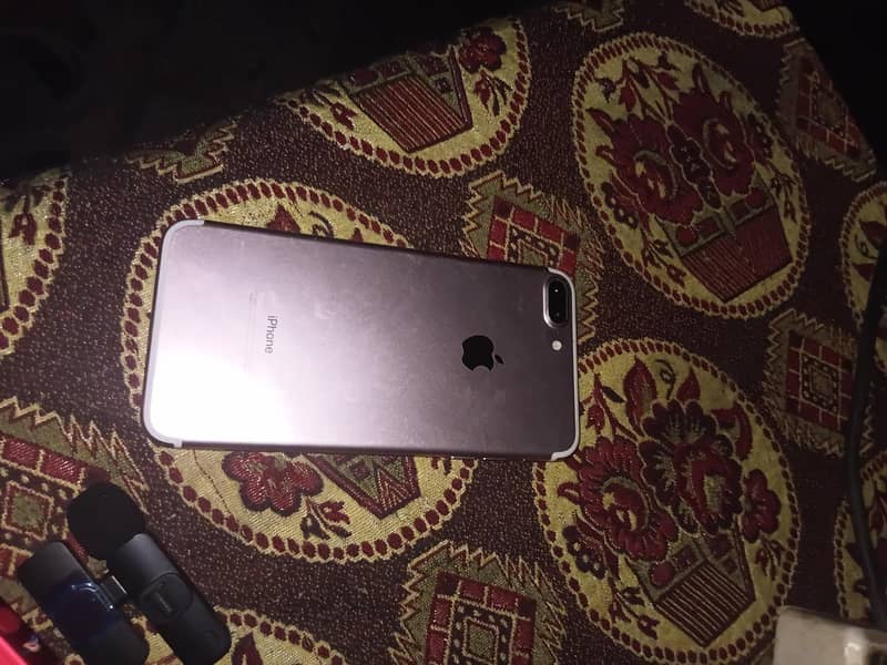 Apple iPhone 7 Plus 1