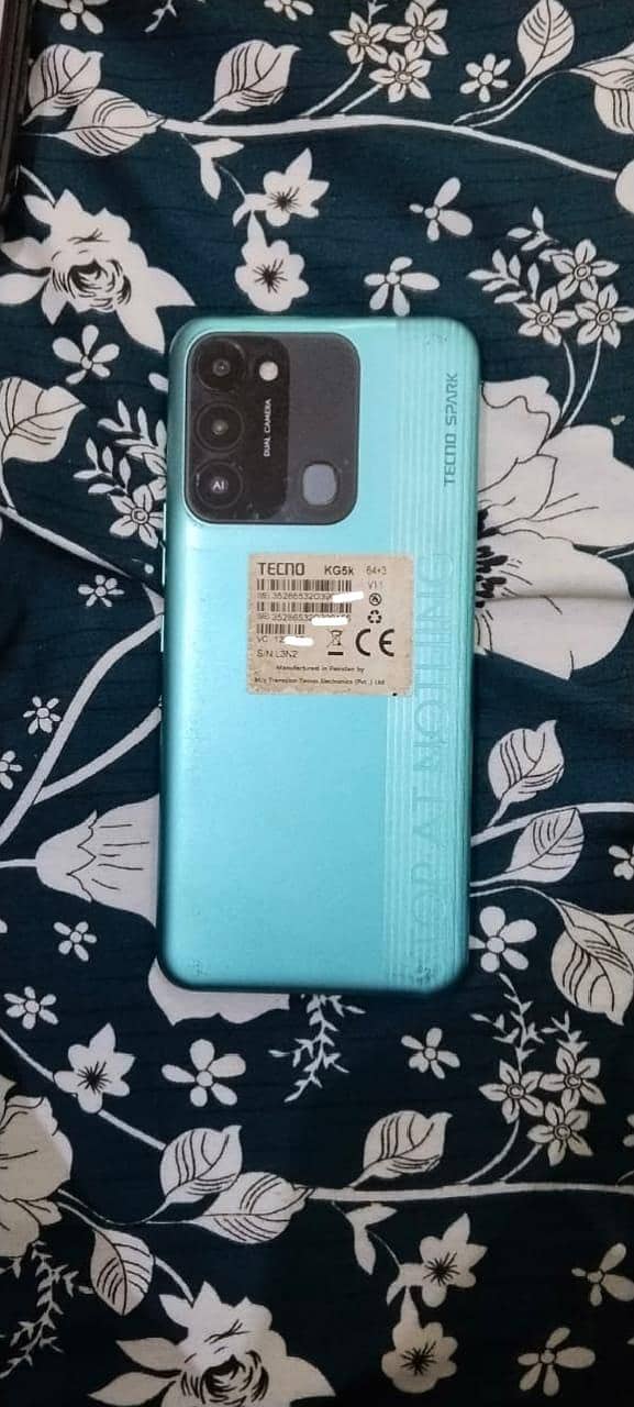 Tecno Spark 8C 4