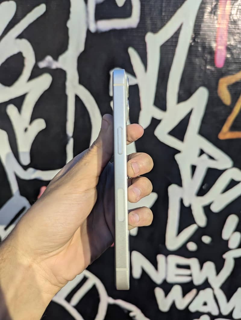 Apple iPhone 13 1