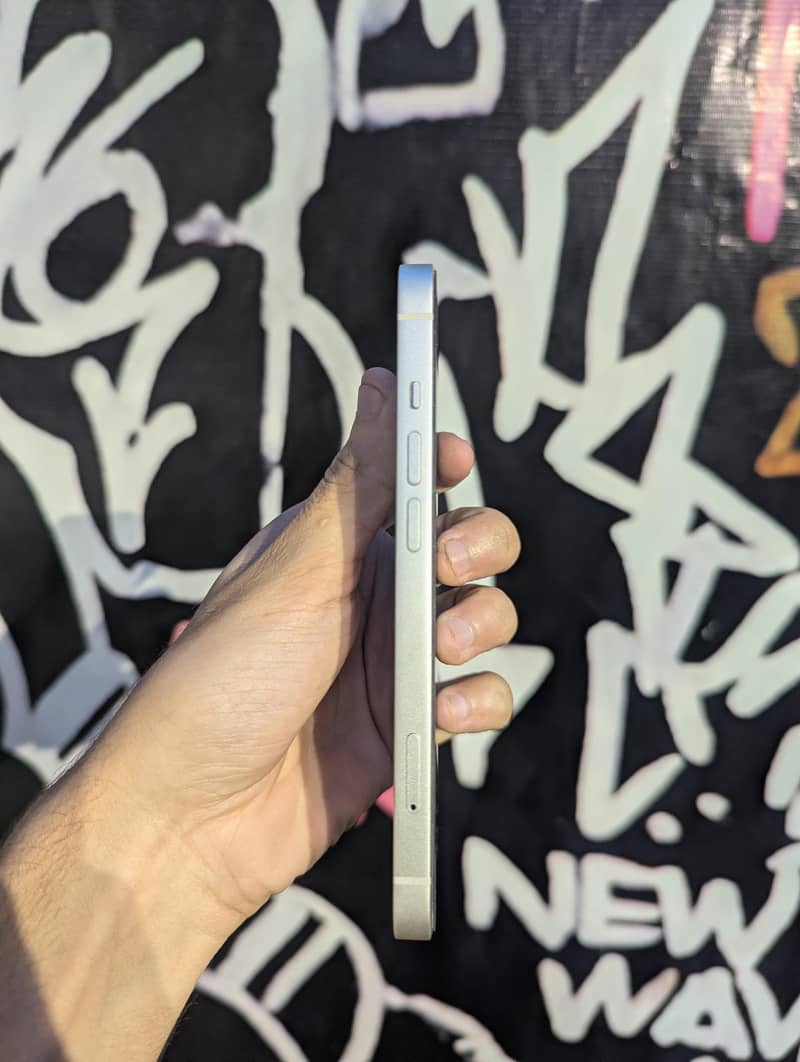 Apple iPhone 13 3