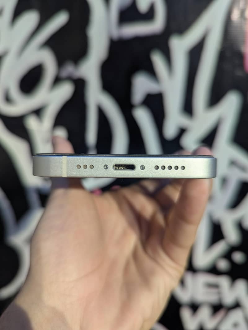 Apple iPhone 13 4