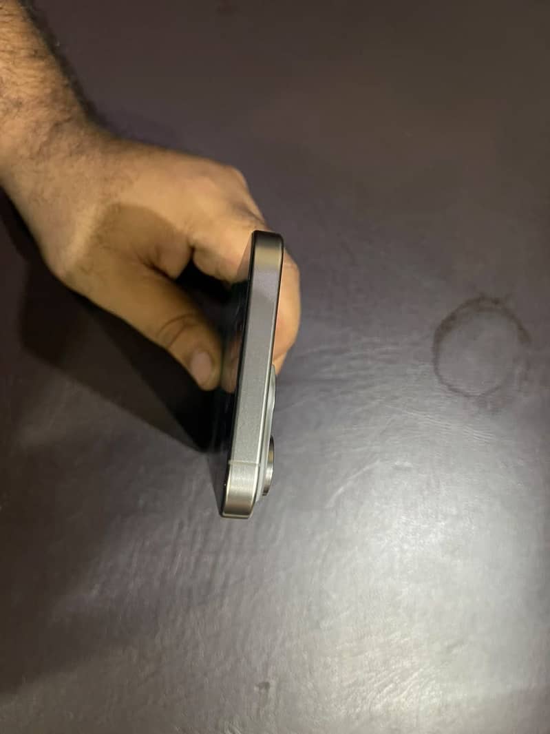 Apple iPhone 15 Pro Max 0