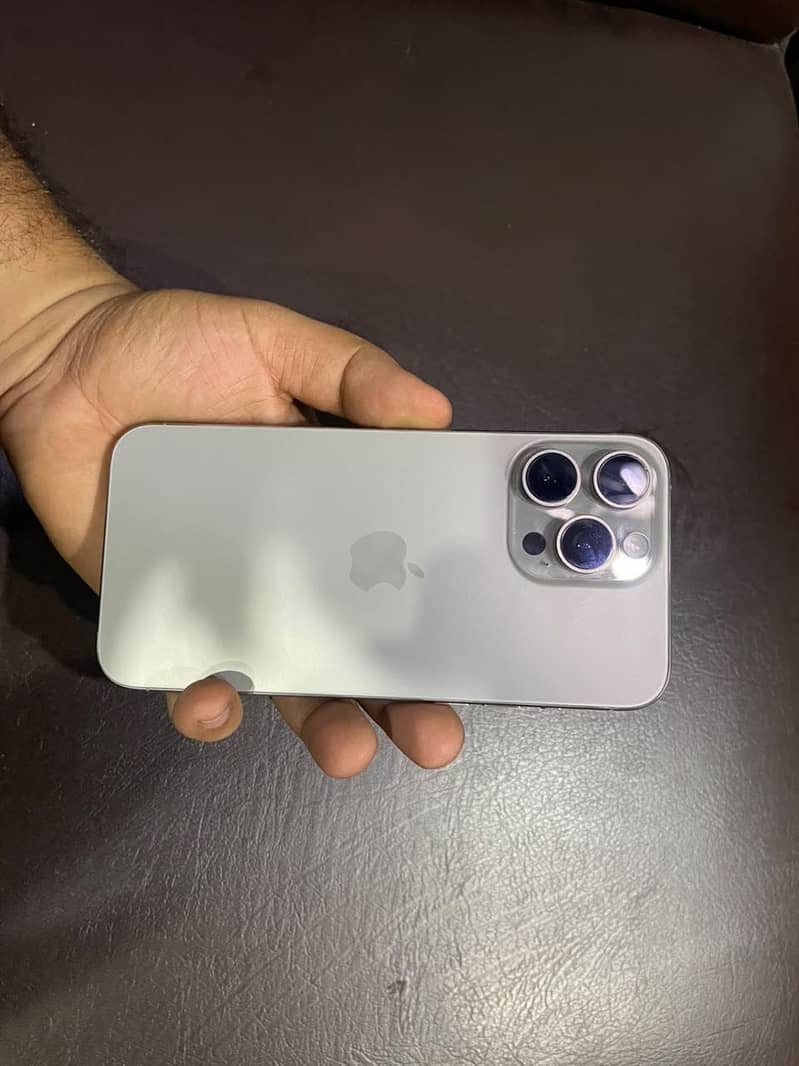Apple iPhone 15 Pro Max 2