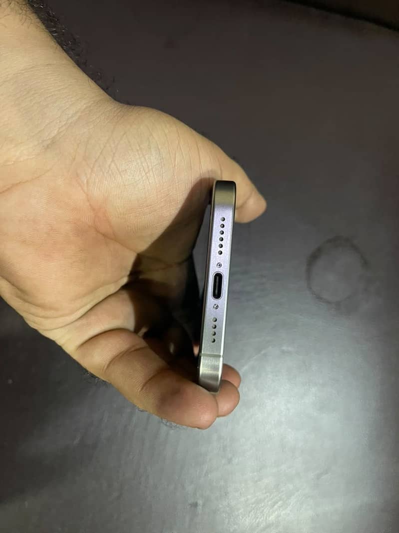 Apple iPhone 15 Pro Max 6