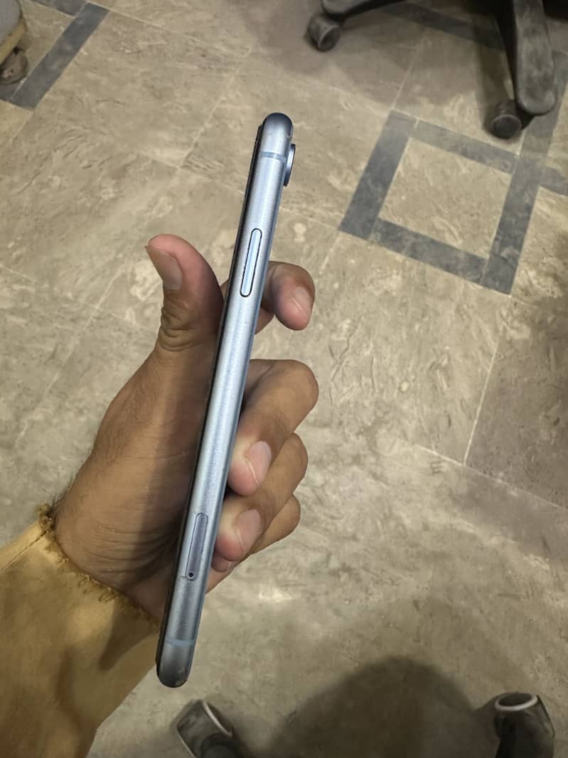 Apple iPhone XR 1