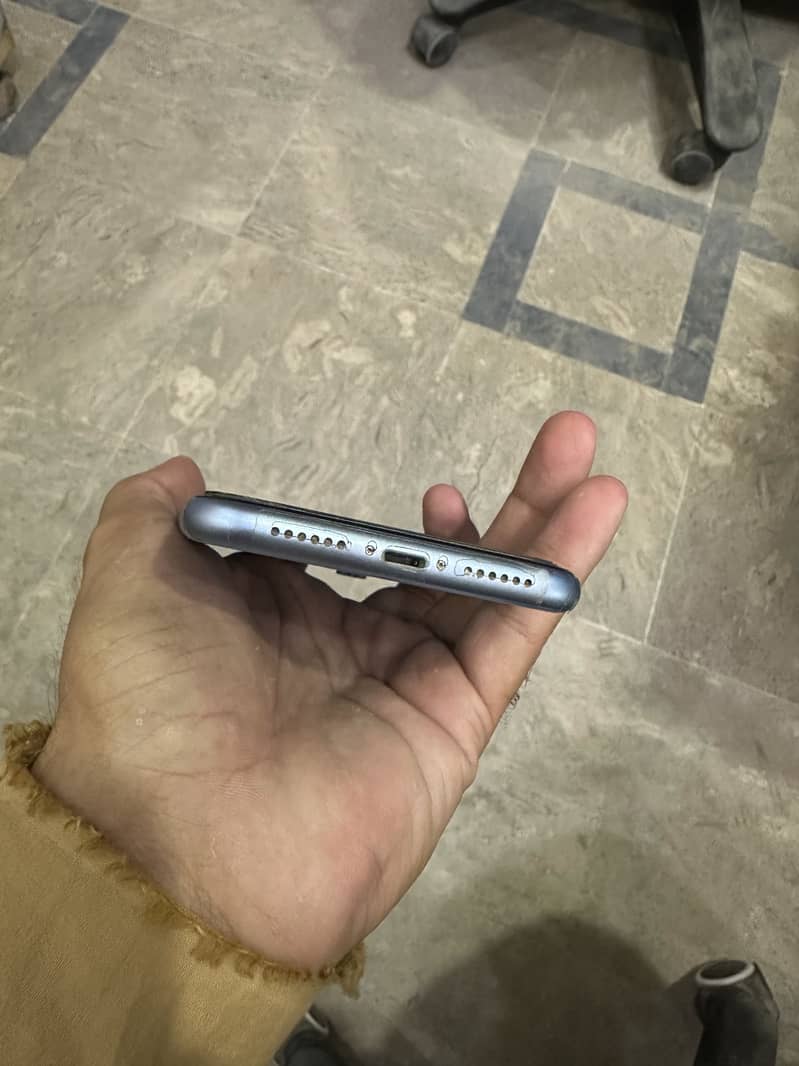 Apple iPhone XR 6