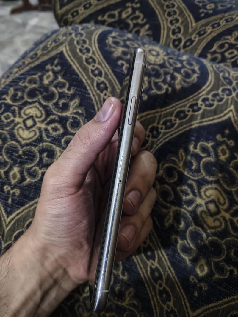 Apple iPhone 11 Pro Max 1