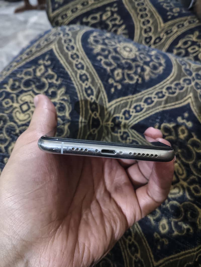 Apple iPhone 11 Pro Max 3