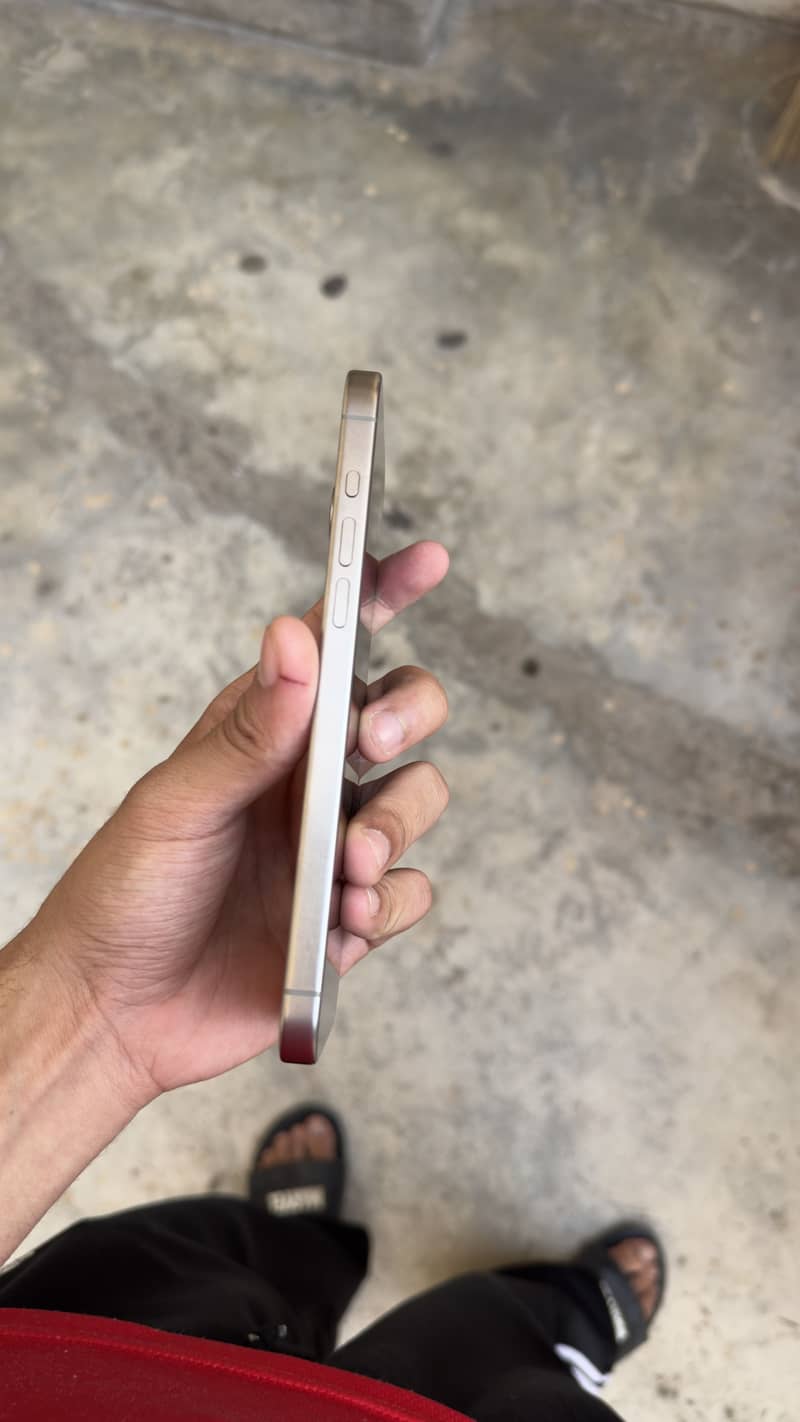 Apple iPhone 15 Pro Max 3