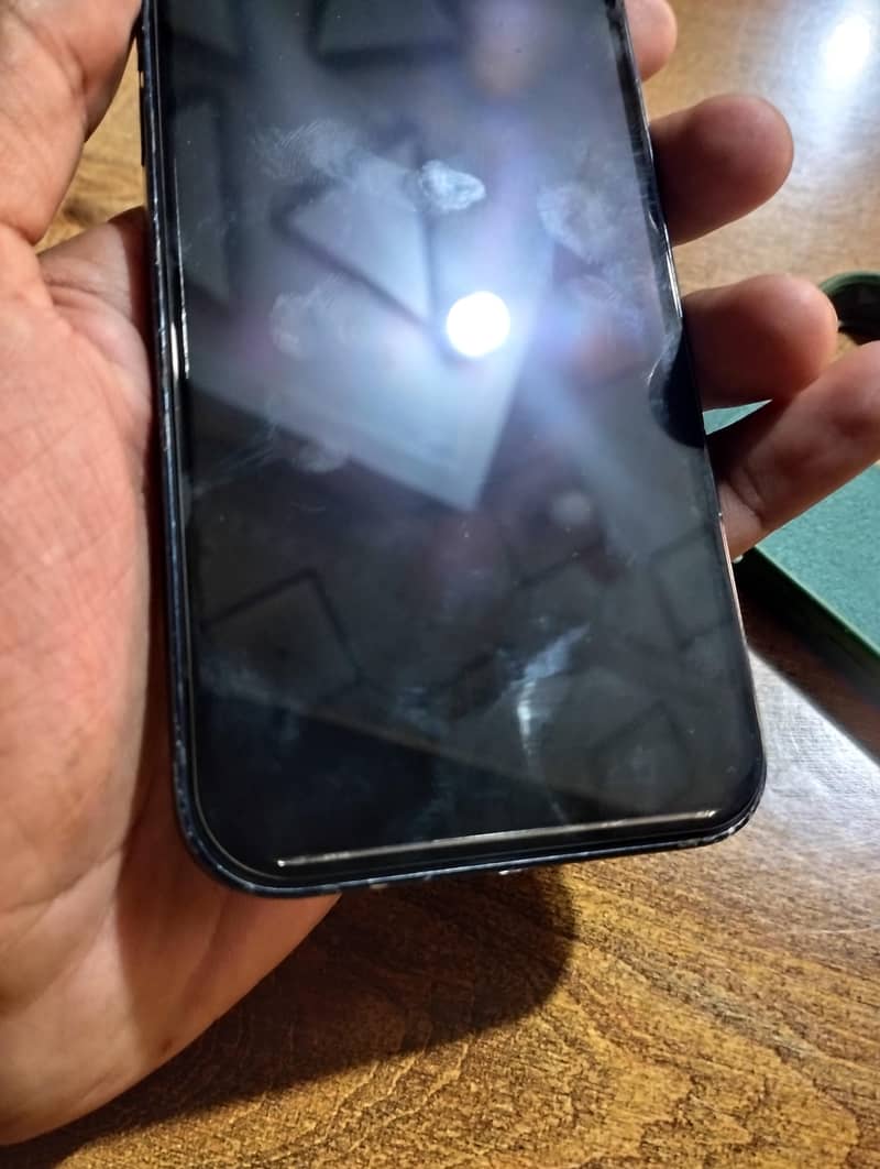 Apple iPhone 12 4