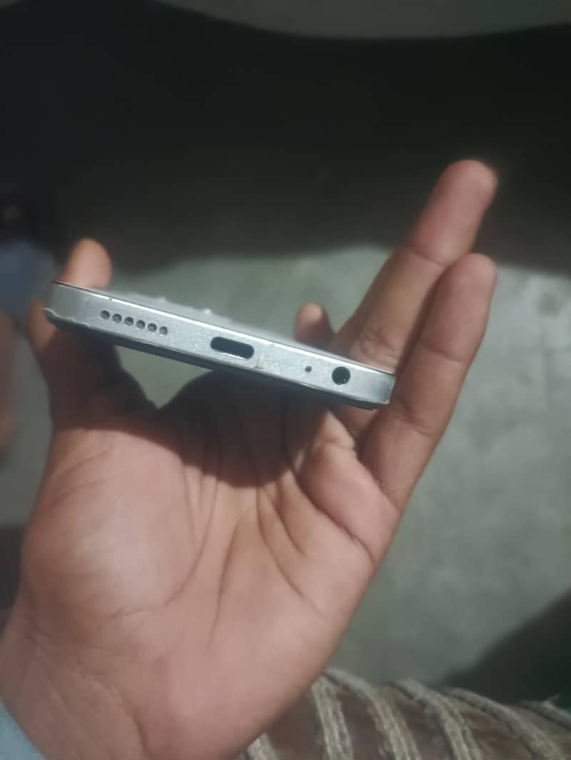 Tecno Spark Go 1 2