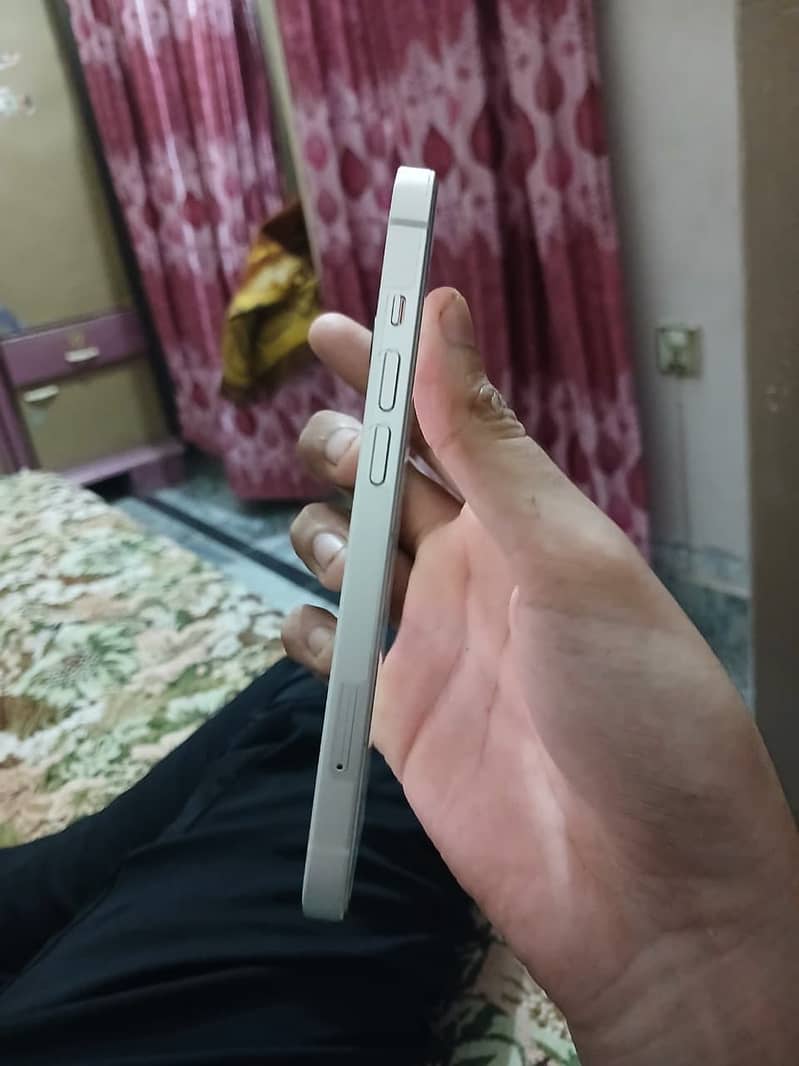 Apple iPhone 13 1