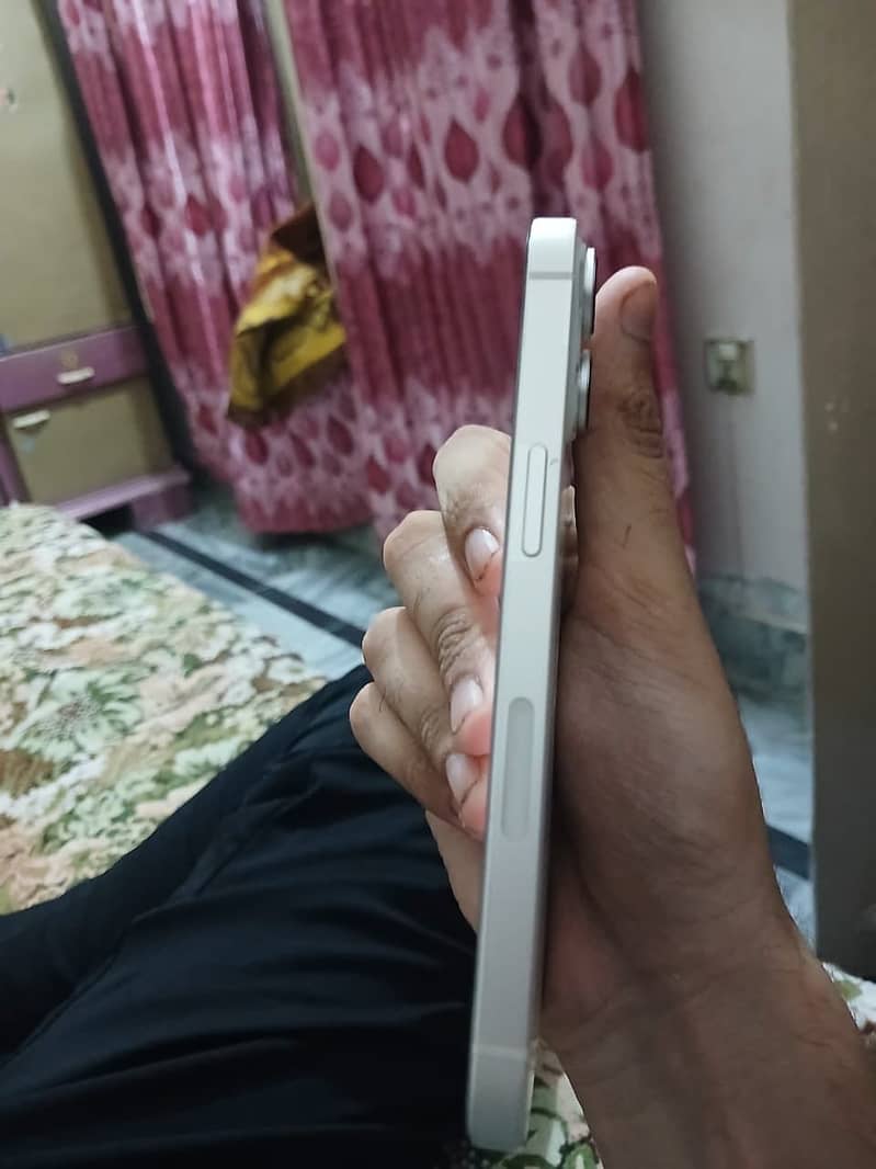 Apple iPhone 13 2