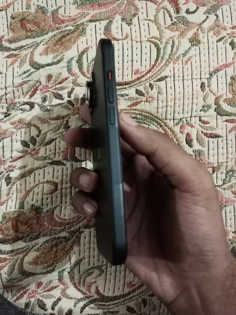 Apple iPhone 15 5