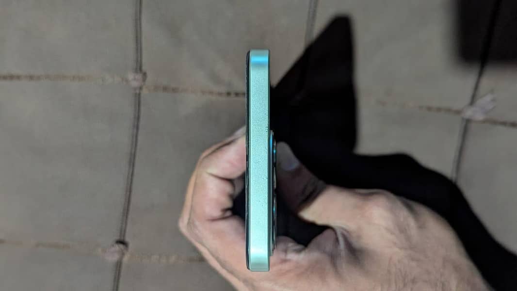 Realme C63 3