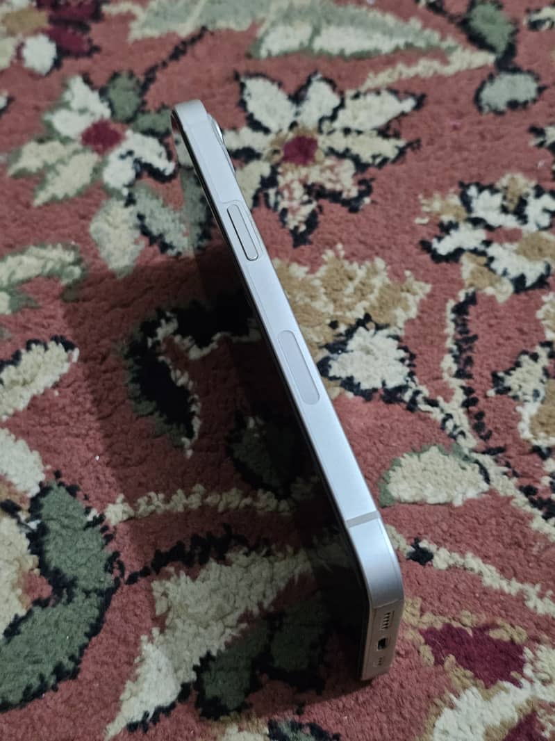 Apple iPhone 13 2