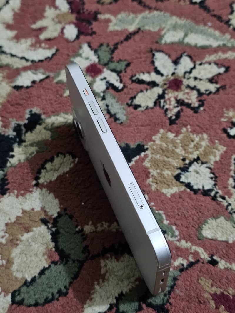 Apple iPhone 13 3