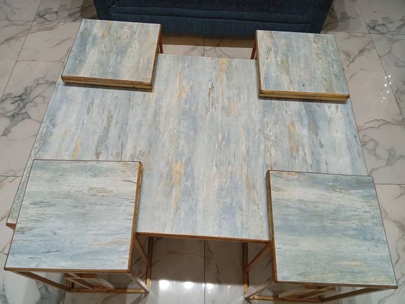 Central table with nesting tables 0