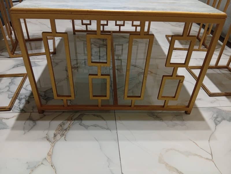 Central table with nesting tables 1
