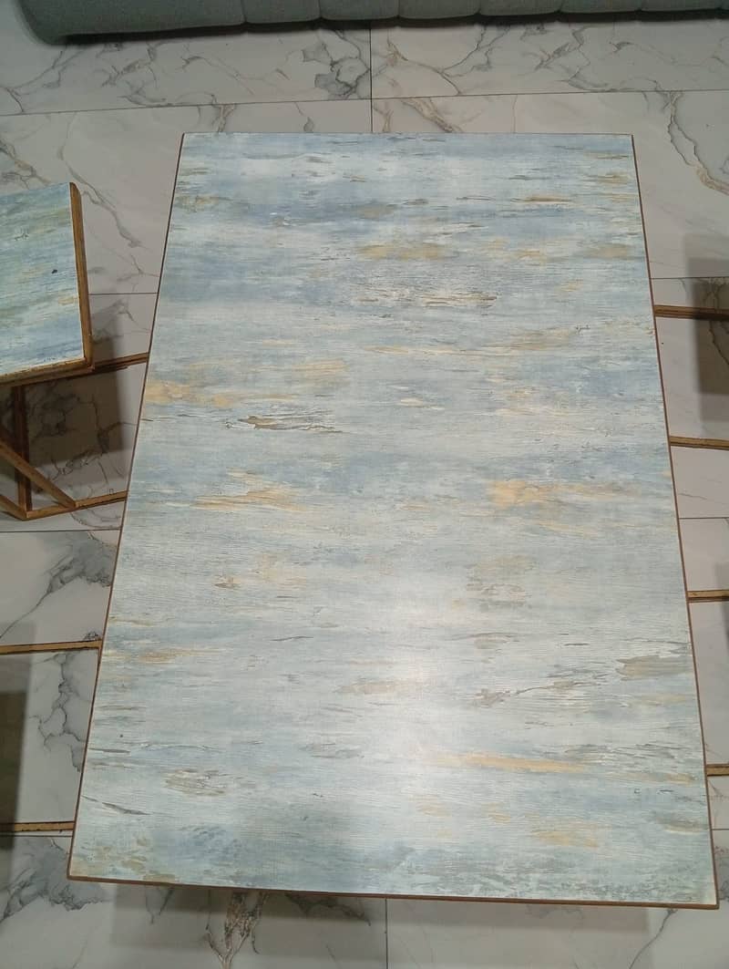 Central table with nesting tables 2