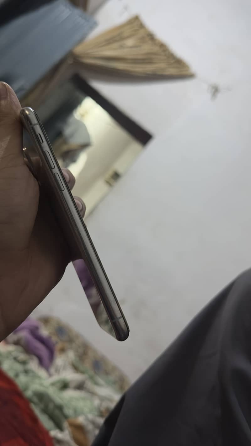 Apple iPhone X 3