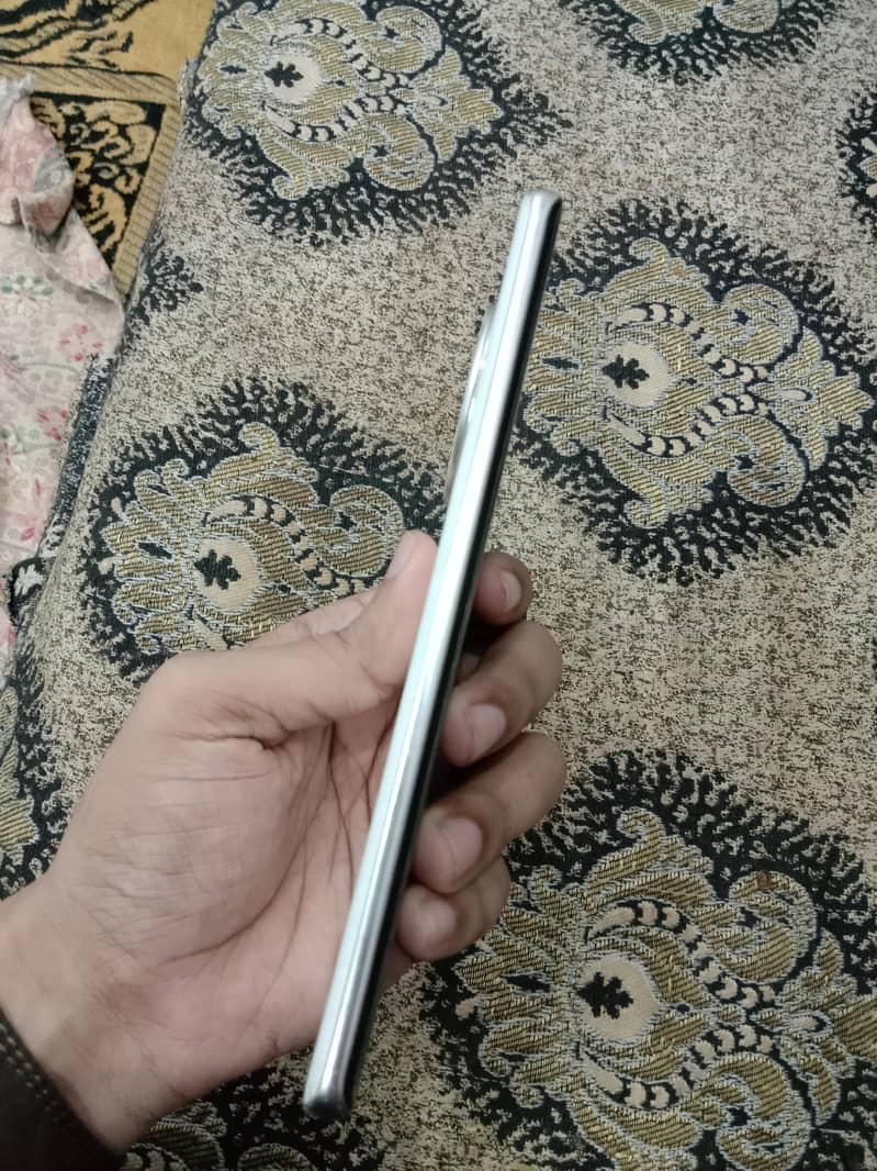 Vivo V30e 1