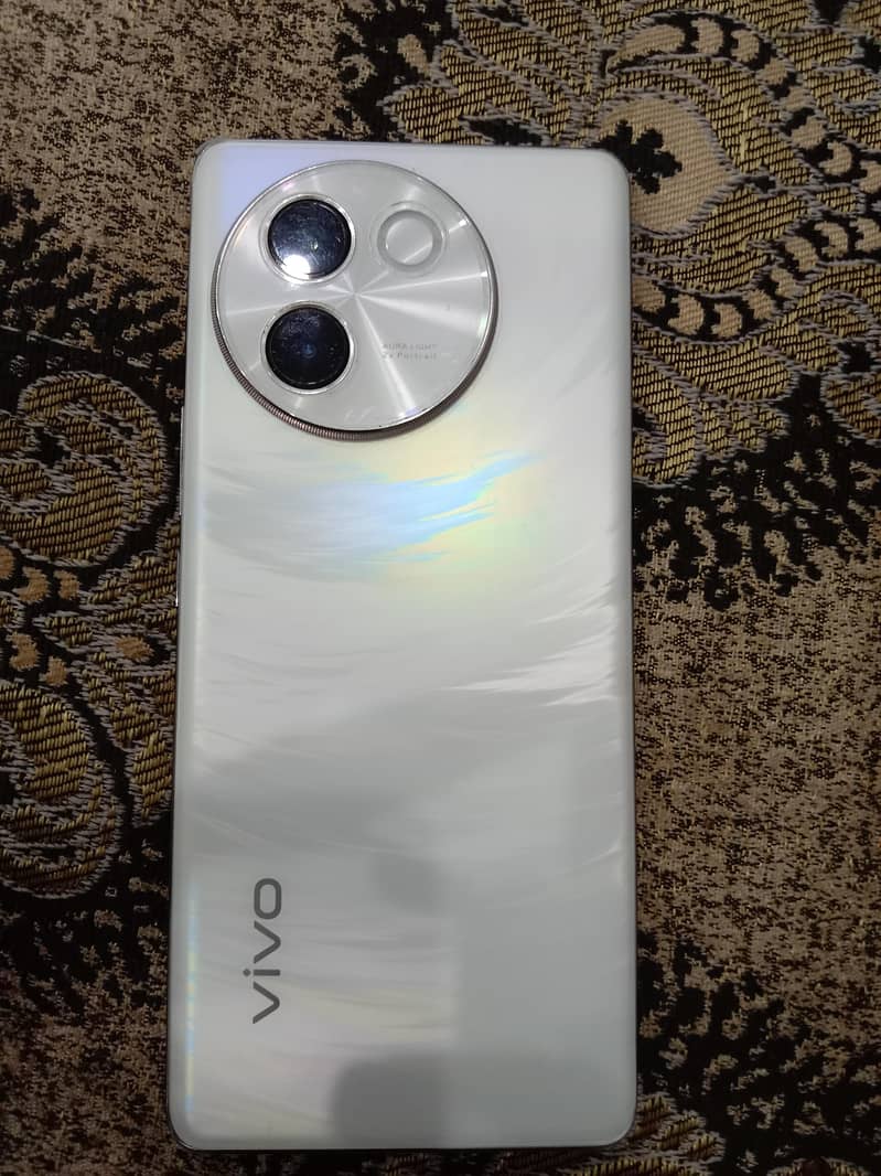 Vivo V30e 3