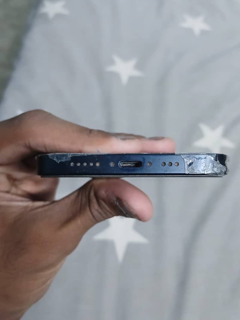 Apple iPhone 13 2