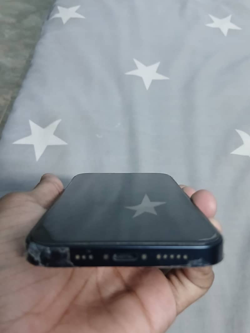 Apple iPhone 13 4