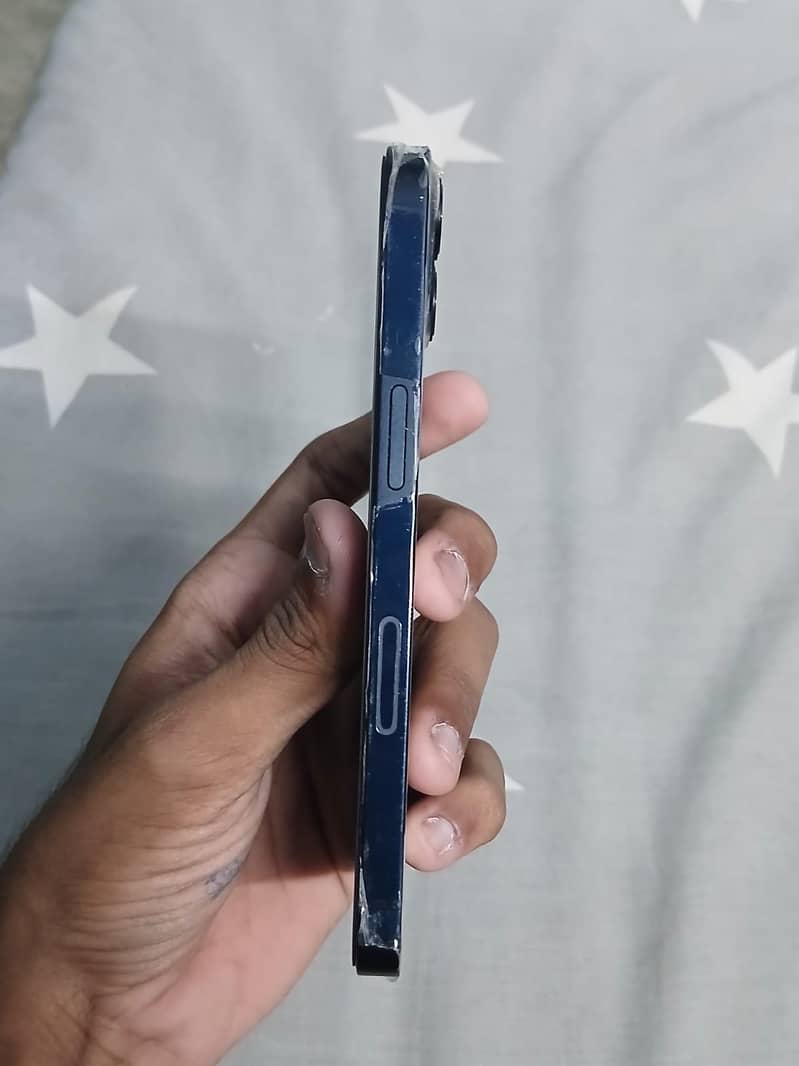 Apple iPhone 13 5