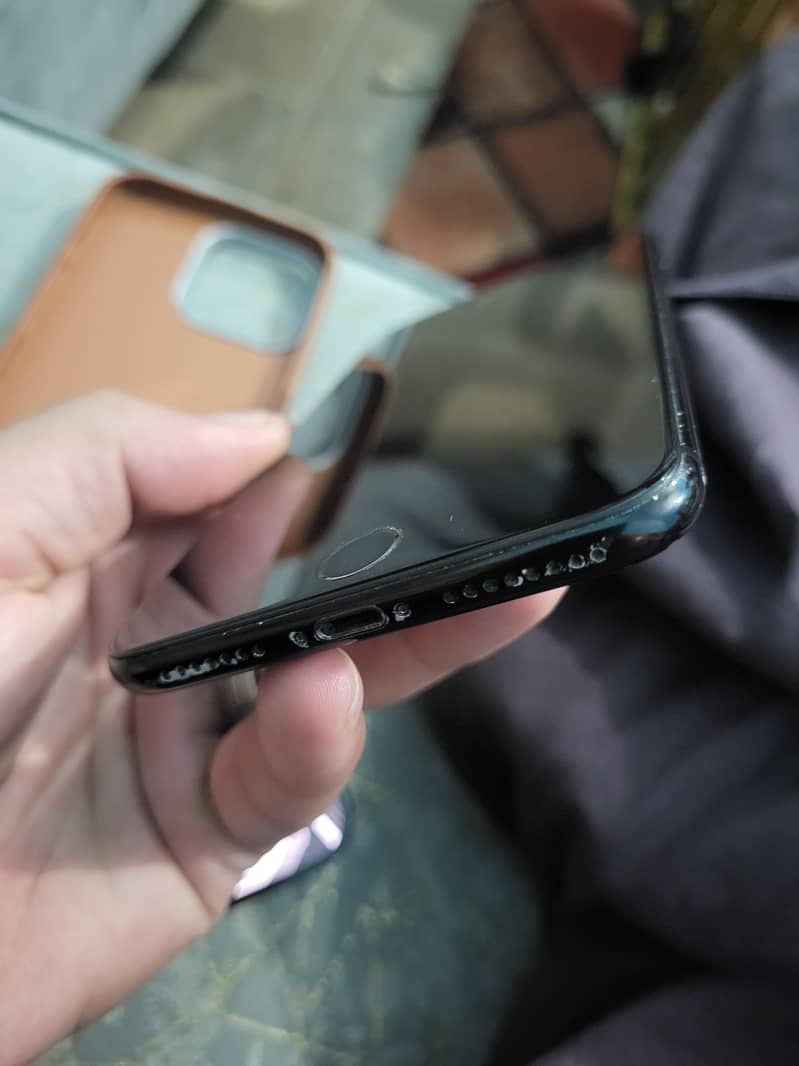 Apple iPhone 7 Plus 2