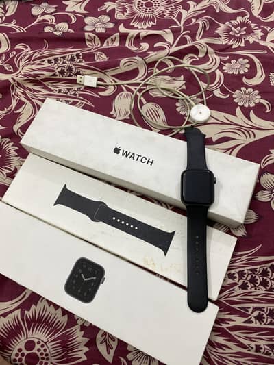 Apple watch series se 44mm black colour