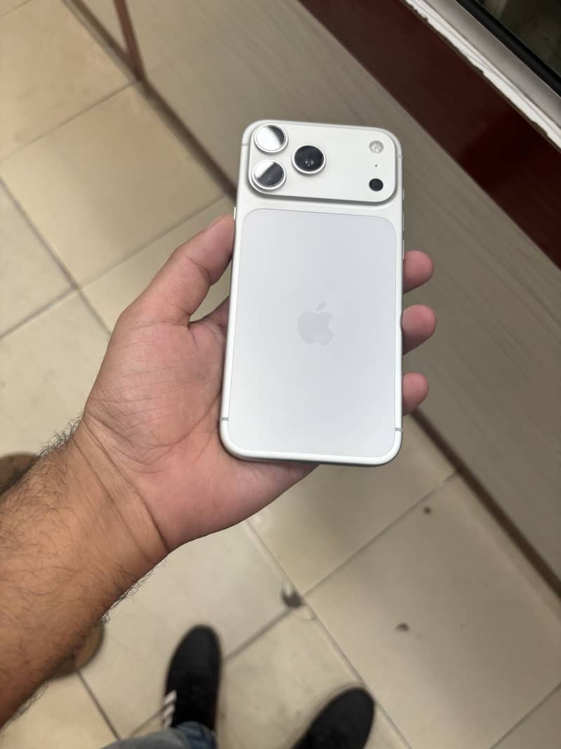 Apple iPhone 17 Pro Max 0