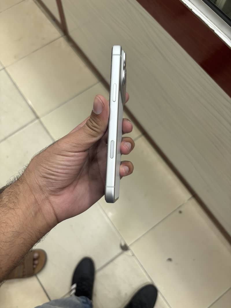 Apple iPhone 17 Pro Max 4