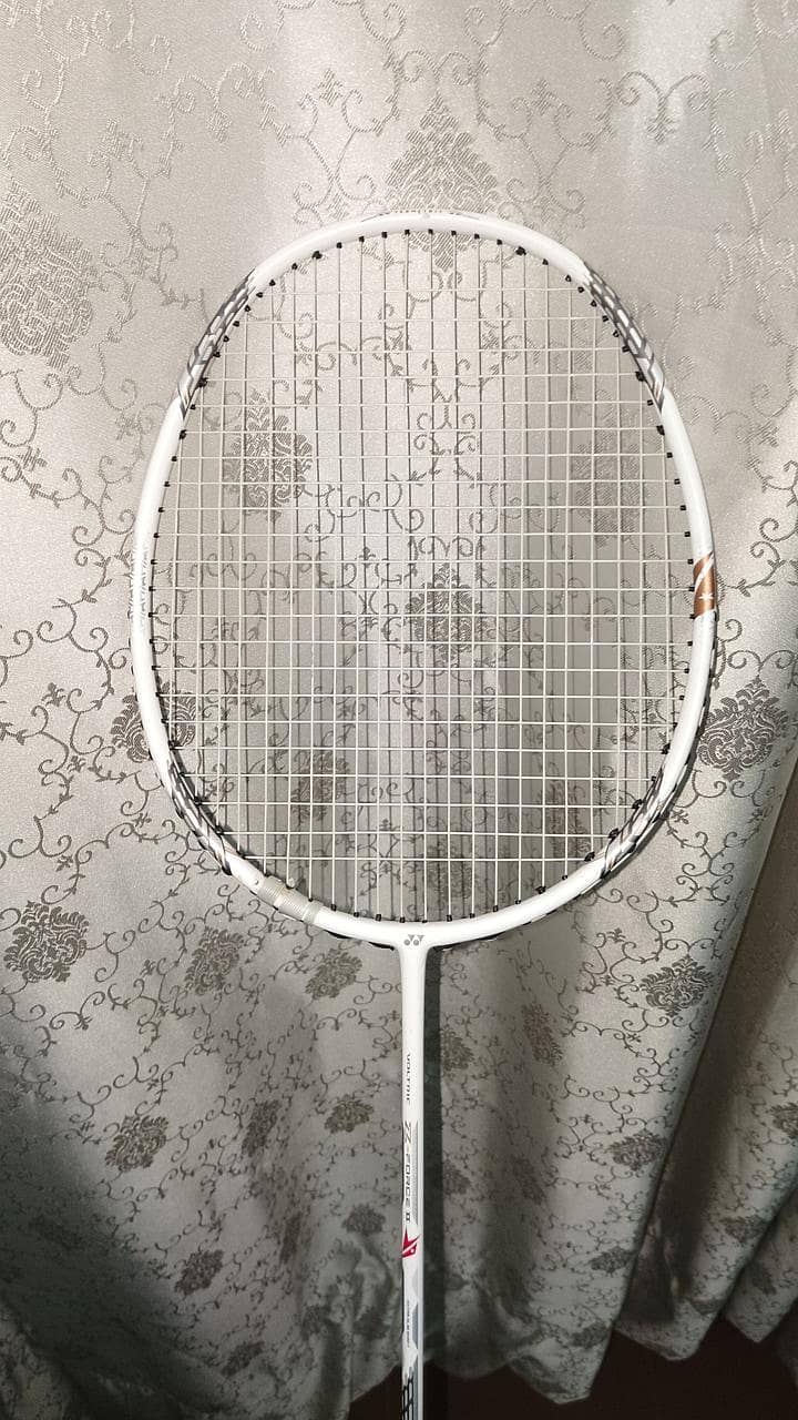 badminton racket 0