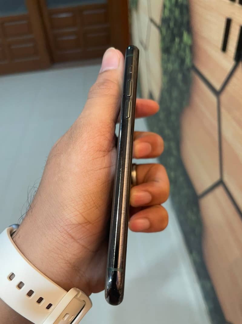 Apple iPhone 11 Pro 2