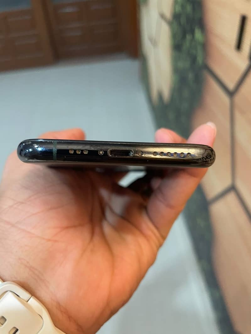 Apple iPhone 11 Pro 6