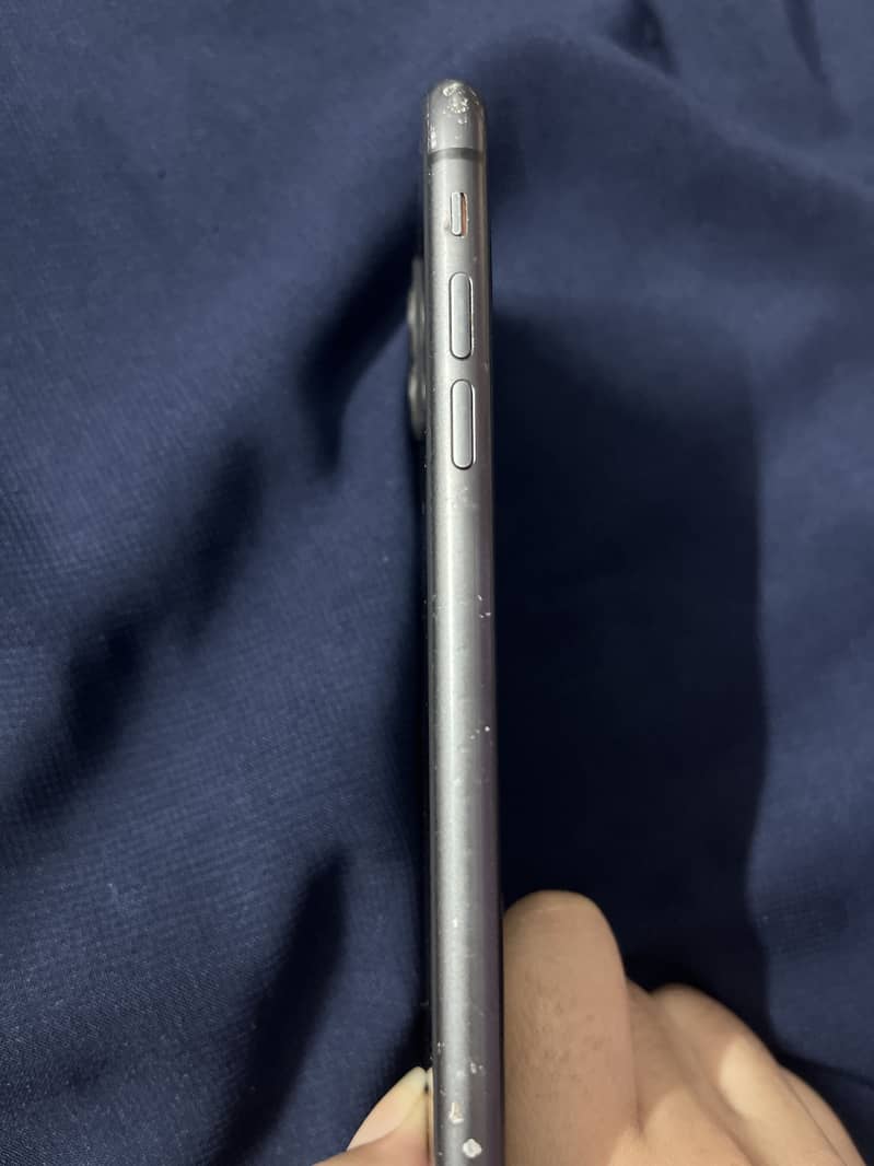 iPhone 11 3