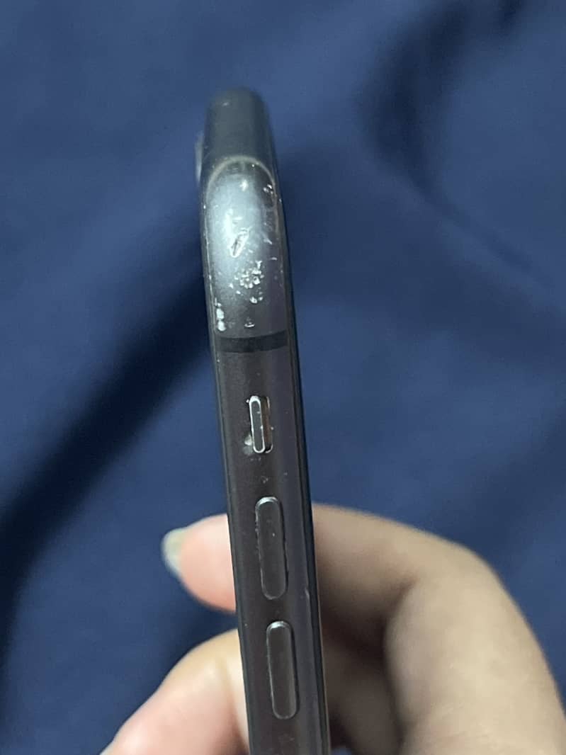 iPhone 11 4