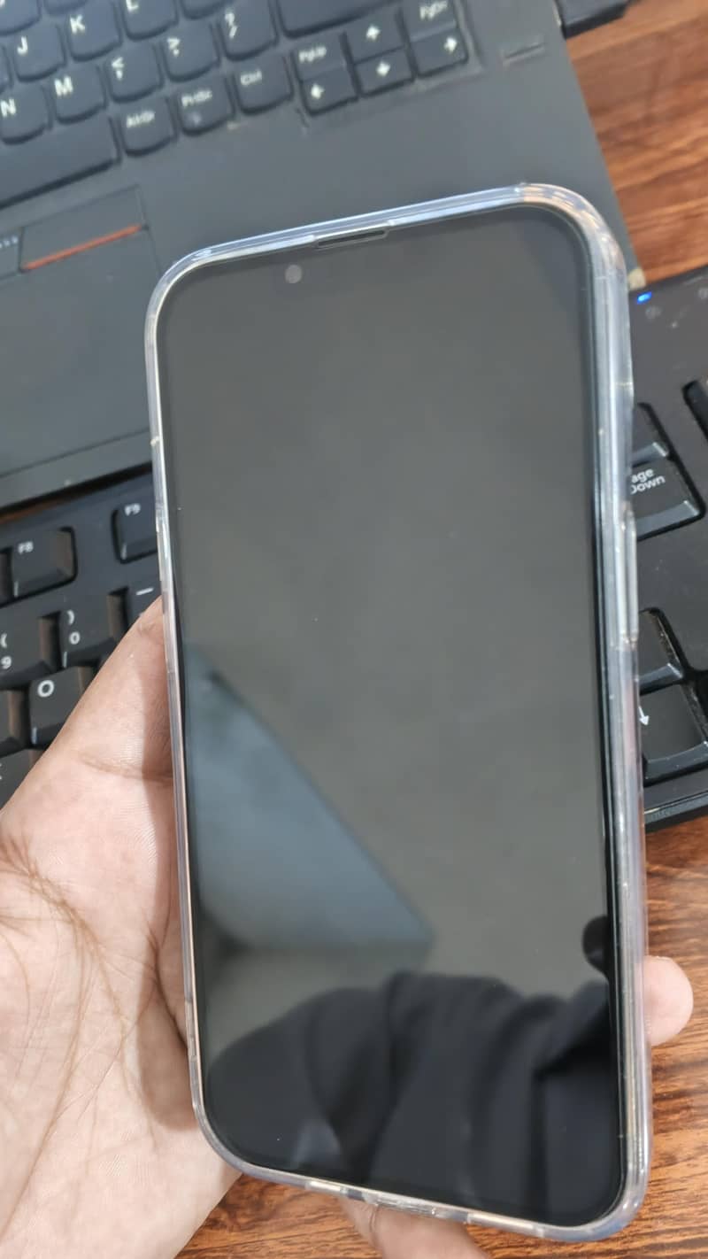 Apple iPhone 13 4