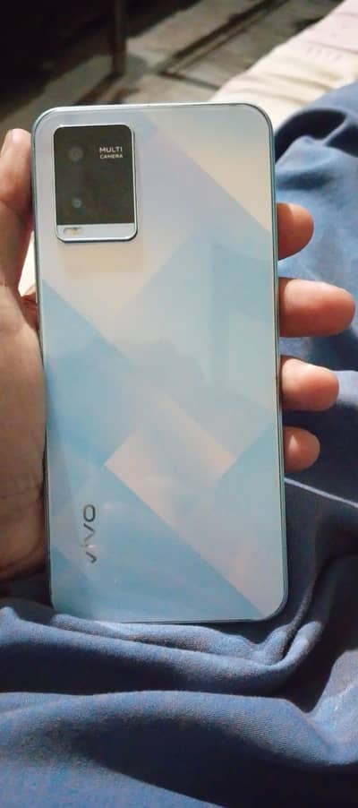 Vivo V21