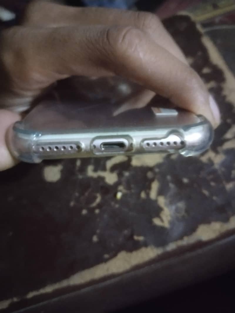 Apple iPhone 7 4