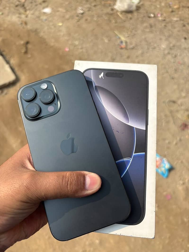Apple iPhone 16 Pro Max 0