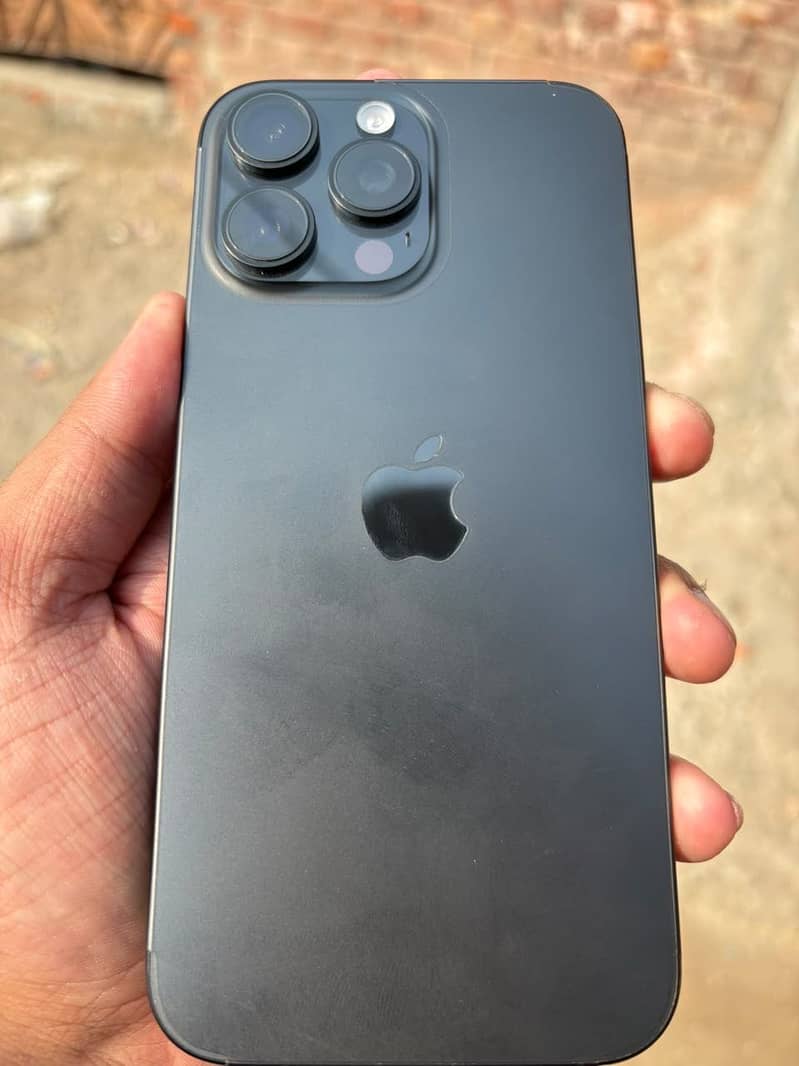 Apple iPhone 16 Pro Max 2