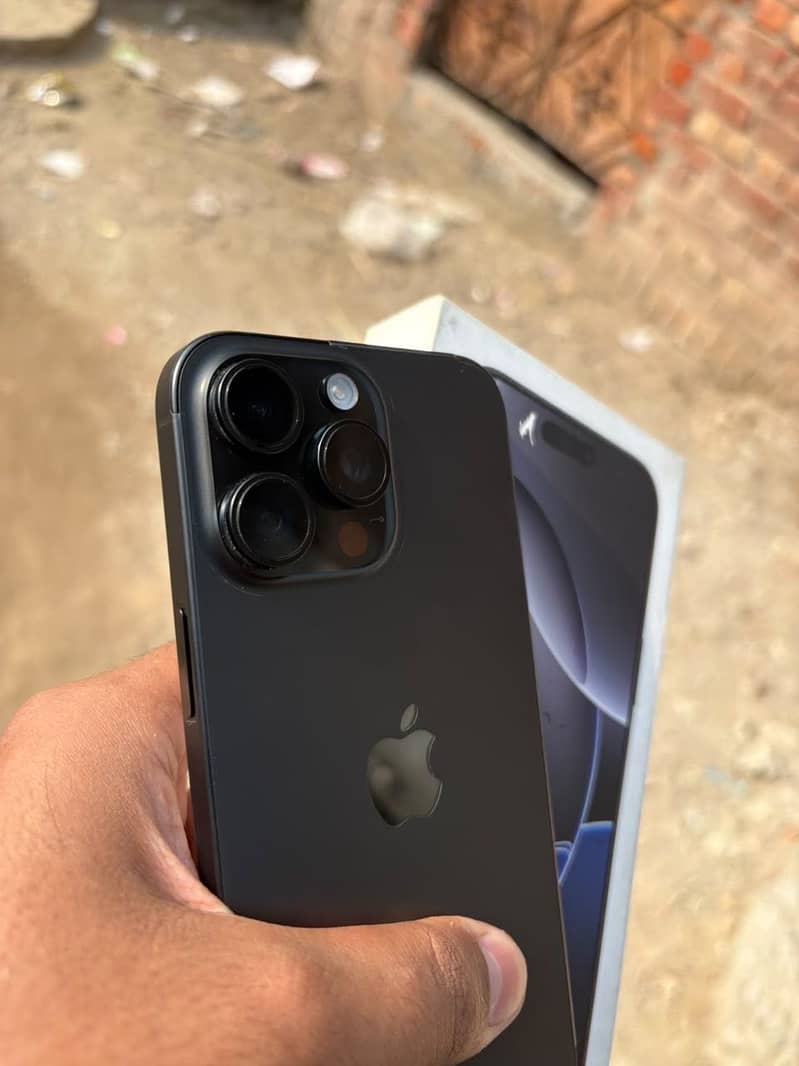 Apple iPhone 16 Pro Max 3
