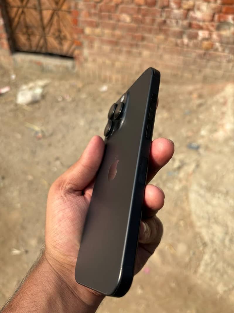 Apple iPhone 16 Pro Max 5